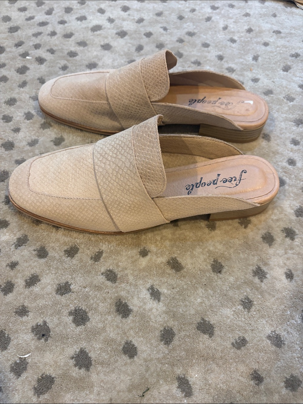 Free People AT Ease Loafer Mule. Cream Suede size 38.5/ US 7.5/8